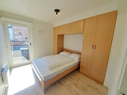 Sunny Coastal Apartment for 6