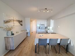 Sunny Coastal Apartment for 6