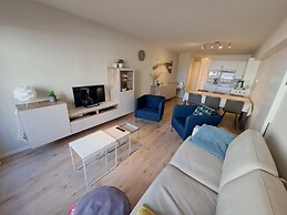 Sunny Coastal Apartment for 6