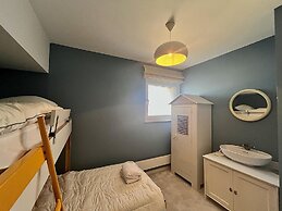 Sea View Family Stay for 8