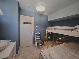 Sea View Family Stay for 8