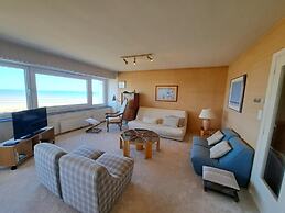 Sea View Family Stay for 8