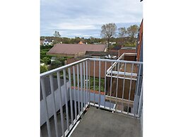 Bright 3-bedroom Flat by the Beach