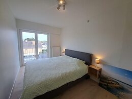 Bright 3-bedroom Flat by the Beach