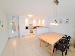 Spacious Family Apartment Near Dunes