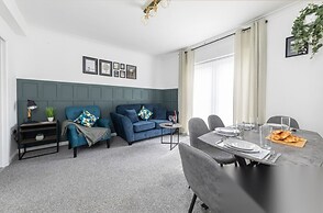 Spacious 4BR Newcastle Home Sleeps 7