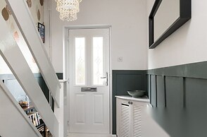 Spacious 4BR Newcastle Home Sleeps 7