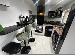 Cozy 1BR Mickle Trafford Stay Sleeps 3