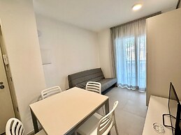 Pool Apartment 400m From Beach