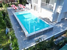 Pool Apartment 400m From Beach