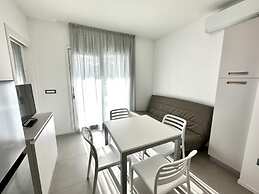 Pool Apartment 400m From Beach