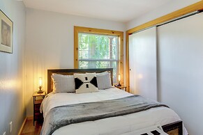 Mount Rainier Views & Hot Tub: Pet-friendly Cabin!