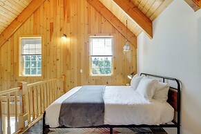 Mount Rainier Views & Hot Tub: Pet-friendly Cabin!