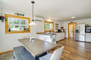 Mount Rainier Views & Hot Tub: Pet-friendly Cabin!