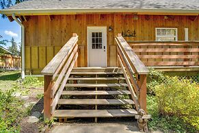Mount Rainier Views & Hot Tub: Pet-friendly Cabin!