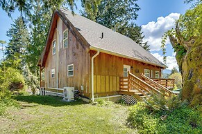 Mount Rainier Views & Hot Tub: Pet-friendly Cabin!