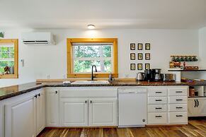 Mount Rainier Views & Hot Tub: Pet-friendly Cabin!