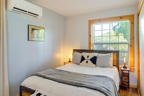 Mount Rainier Views & Hot Tub: Pet-friendly Cabin!