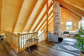 Mount Rainier Views & Hot Tub: Pet-friendly Cabin!