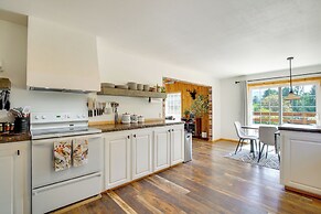 Mount Rainier Views & Hot Tub: Pet-friendly Cabin!