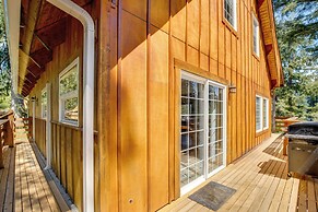 Mount Rainier Views & Hot Tub: Pet-friendly Cabin!