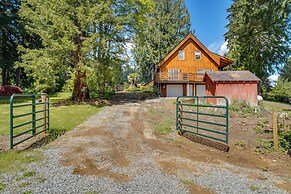 Mount Rainier Views & Hot Tub: Pet-friendly Cabin!