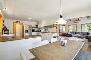 Mount Rainier Views & Hot Tub: Pet-friendly Cabin!