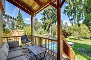 Mount Rainier Views & Hot Tub: Pet-friendly Cabin!