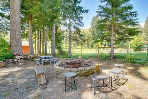 Mount Rainier Views & Hot Tub: Pet-friendly Cabin!