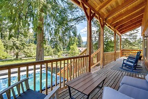 Mount Rainier Views & Hot Tub: Pet-friendly Cabin!