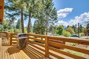 Mount Rainier Views & Hot Tub: Pet-friendly Cabin!