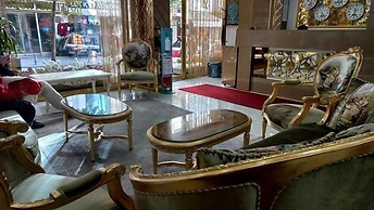 Metrolux Hotel