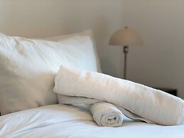 Charming Cozy One-bedroom Apartment With Ps5