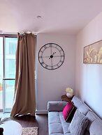 One Bedroom Flat in Mailbox With Free Parking