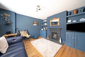 House Sleeps 5 With Garden and Parking