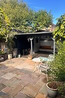 House Sleeps 5 With Garden and Parking