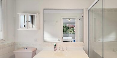 Metawise Spacious 4-bedroom Home in Cherrybrook