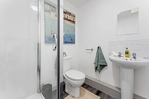 Apartment Sleeps 6 With Parking