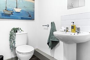 Apartment Sleeps 6 With Parking