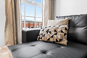 Apartment Sleeps 6 With Parking