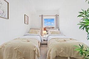 Apartment Sleeps 6 With Parking
