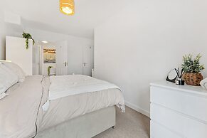 Apartment Sleeps 6 With Parking