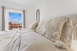 Apartment Sleeps 6 With Parking