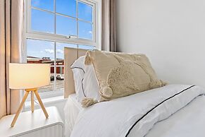 Apartment Sleeps 6 With Parking