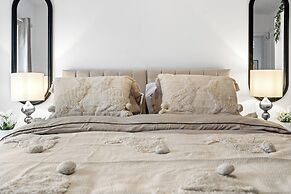 Apartment Sleeps 6 With Parking