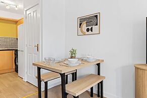 Apartment Sleeps 6 With Parking