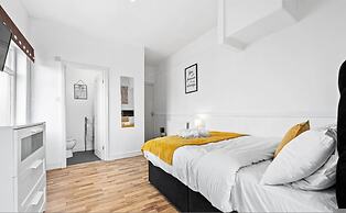 Comfort Studio Leeds Ideal for Work Study Street Parking