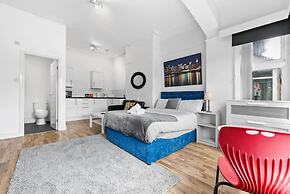 Large Modern Leeds Stay w 8 Private Ensuite Studio