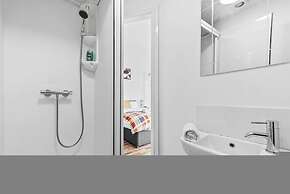Large Modern Leeds Stay w 8 Private Ensuite Studio