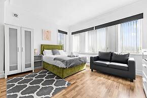 Large Modern Leeds Stay w 8 Private Ensuite Studio